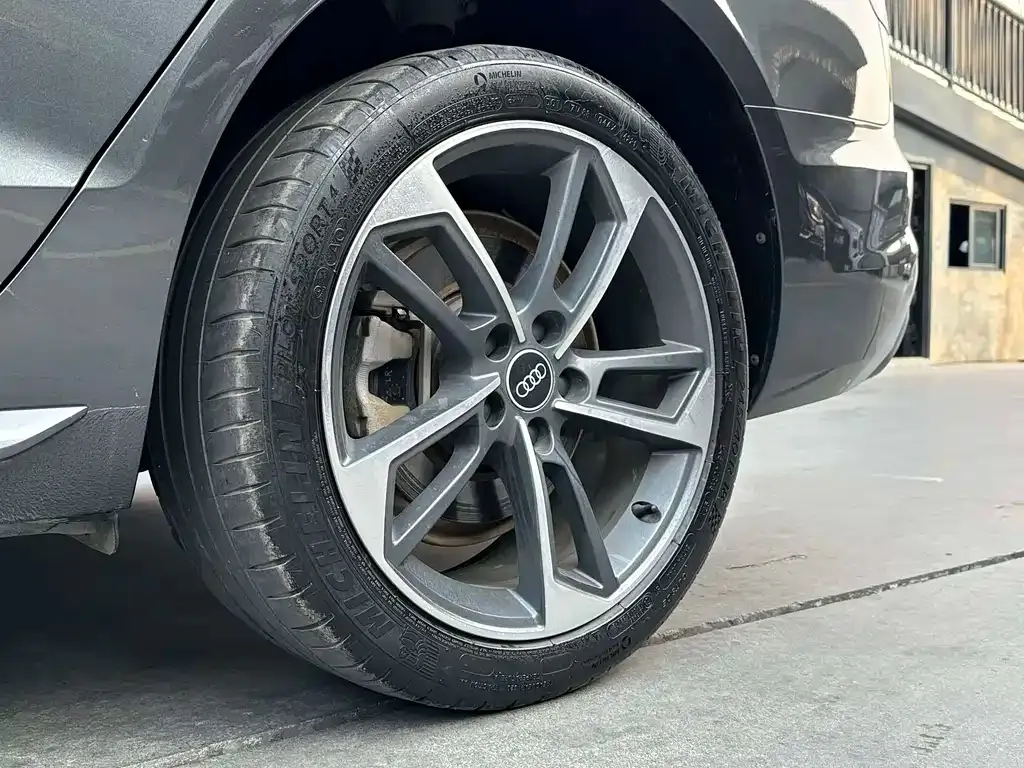 Audi A4L 2022 из CN, фото 6