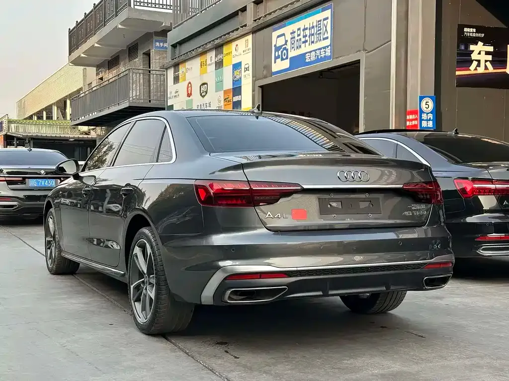 Audi A4L 2022 из CN, фото 2
