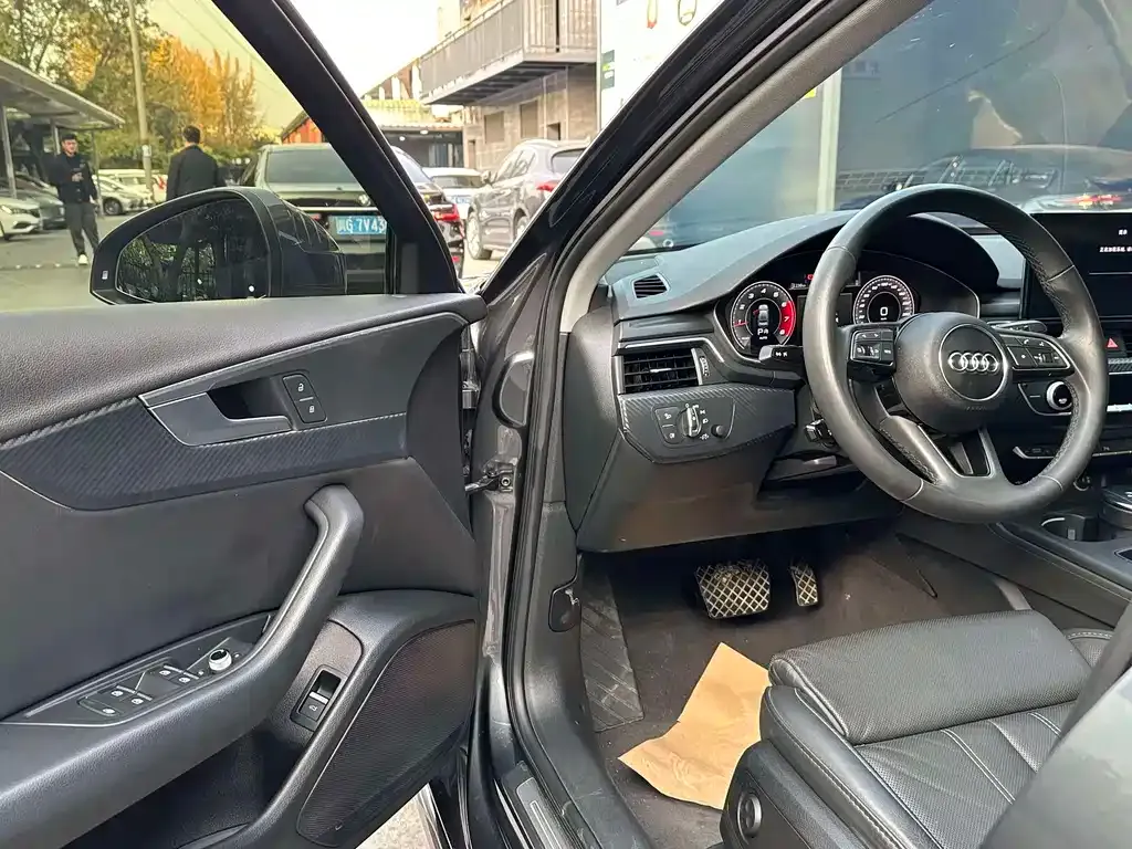 Audi A4L 2022 из CN, фото 3