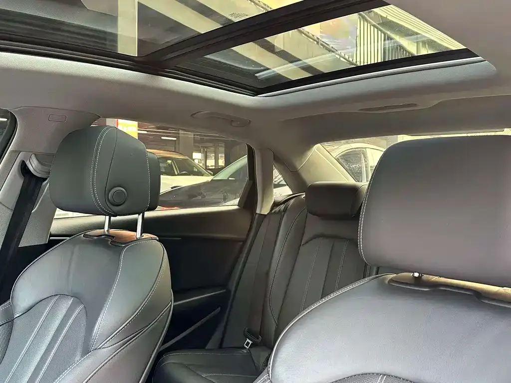 Audi A4L 2022 из CN, фото 5