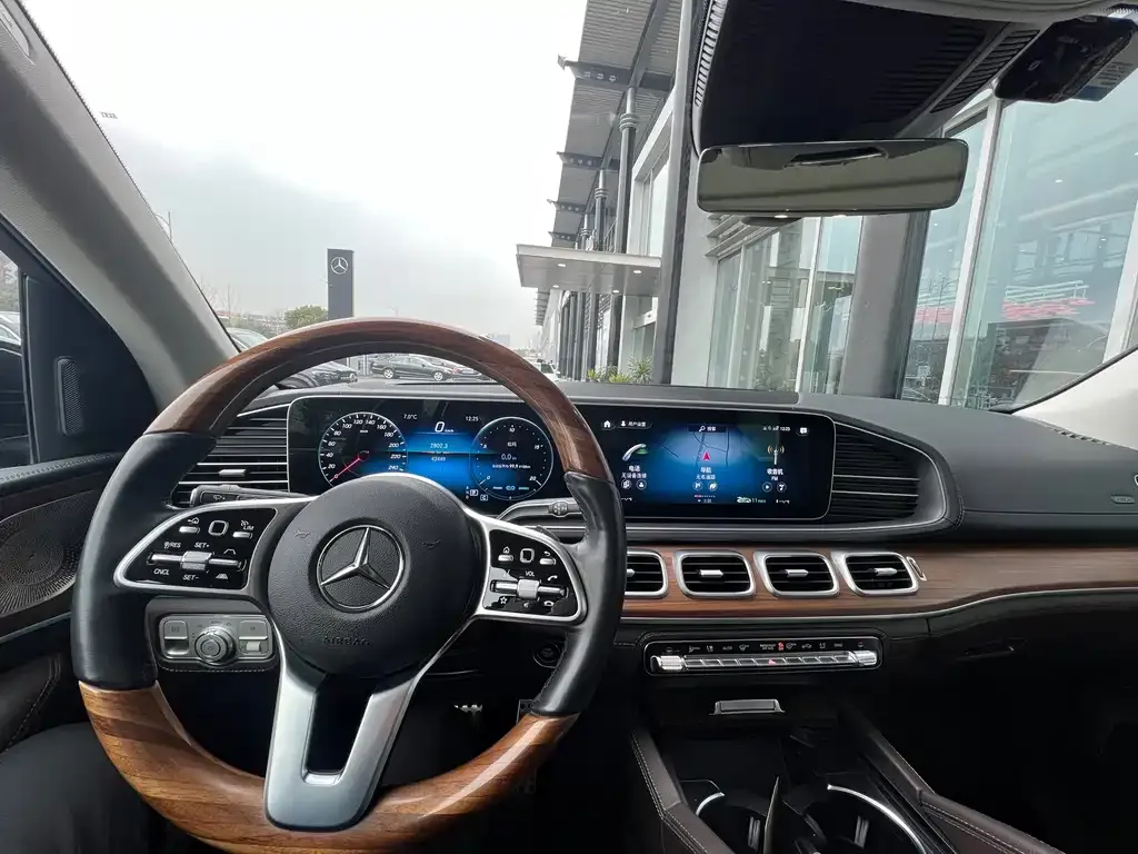 Mercedes-Benz GLS — фото 9