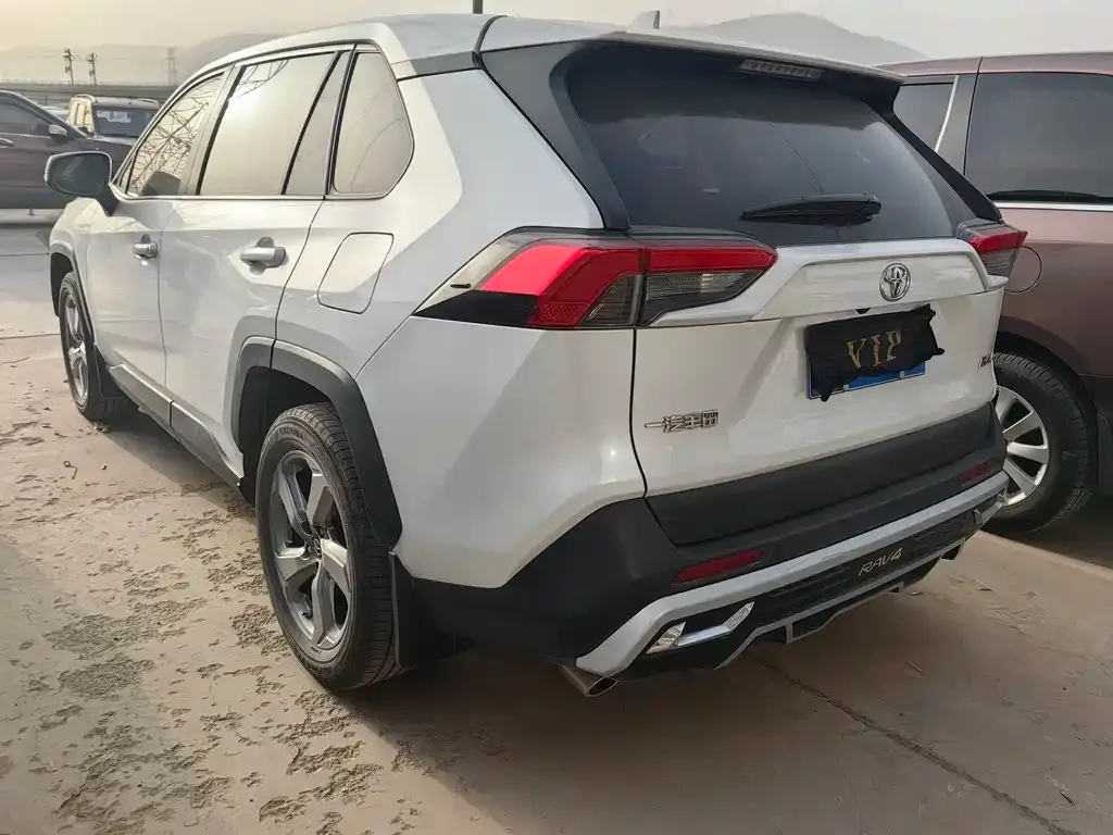 Toyota RAV4 2022 из CN, фото 2