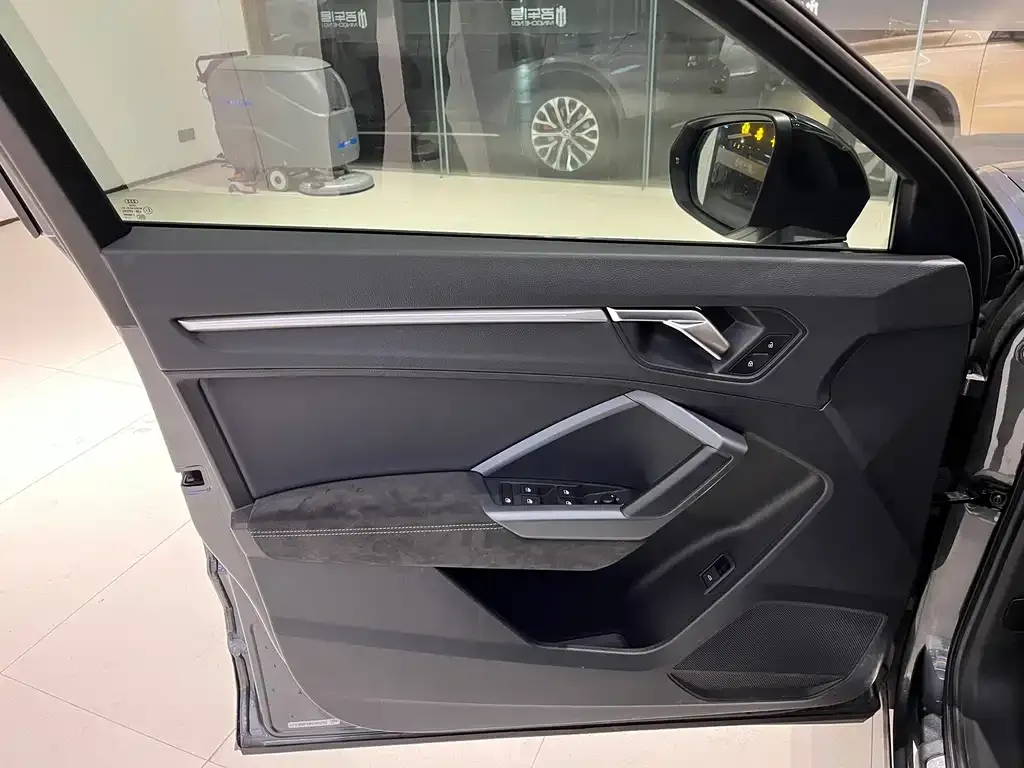 Audi Q3 Sportback 2022 из CN, фото 7