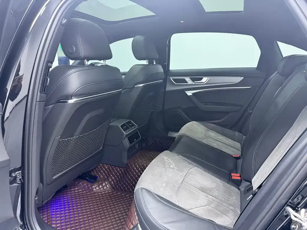 Audi A6L 2023 из CN, фото 6