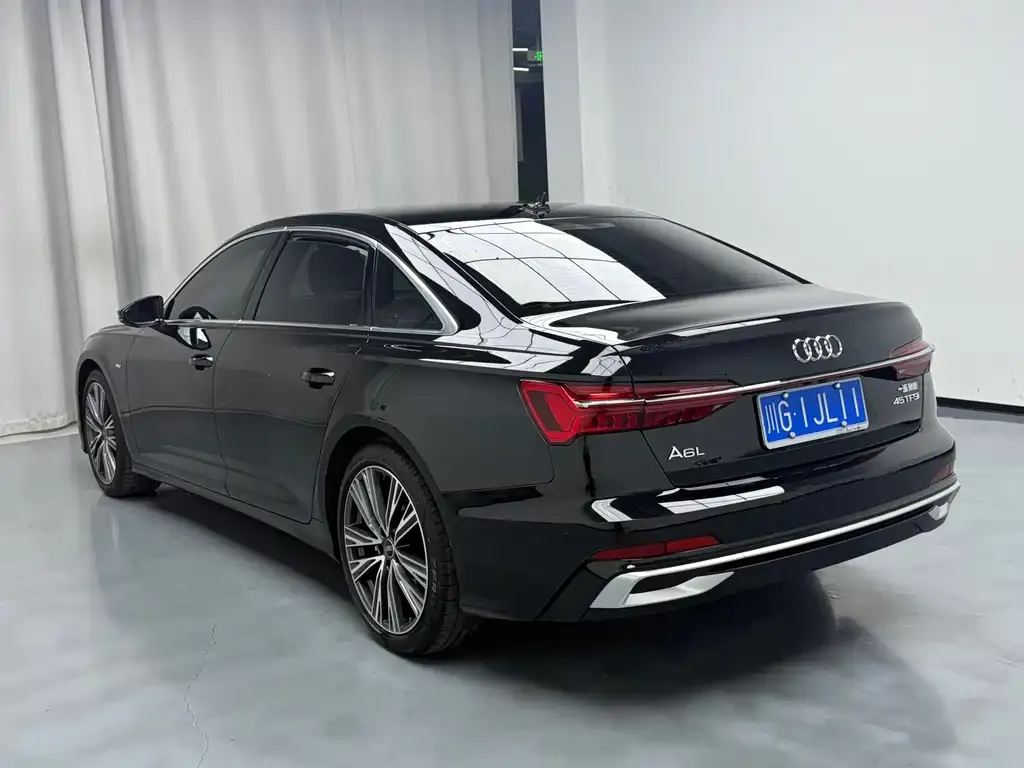 Audi A6L 2023 из CN, фото 2
