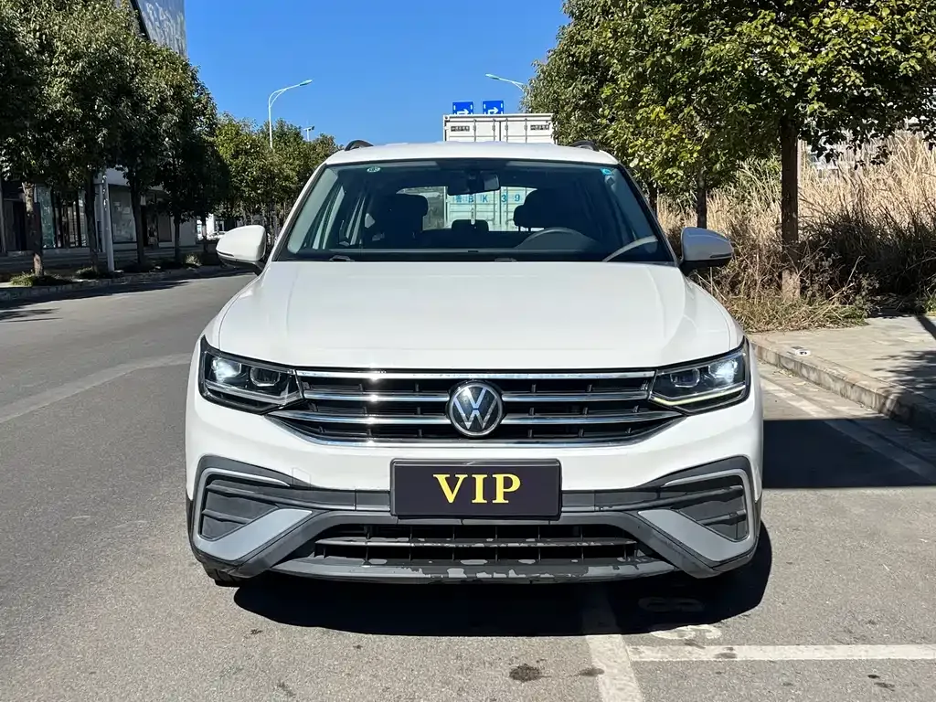 Volkswagen Tiguan L — фото 3