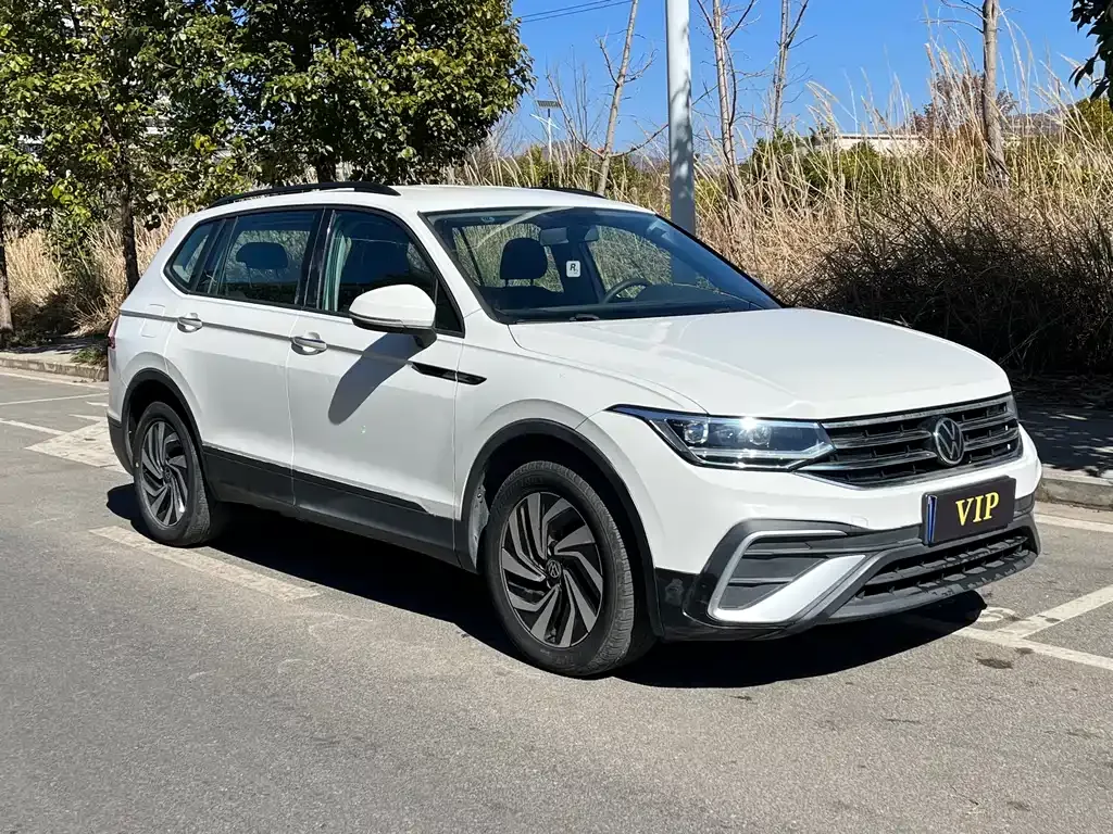 Volkswagen Tiguan L — фото 8