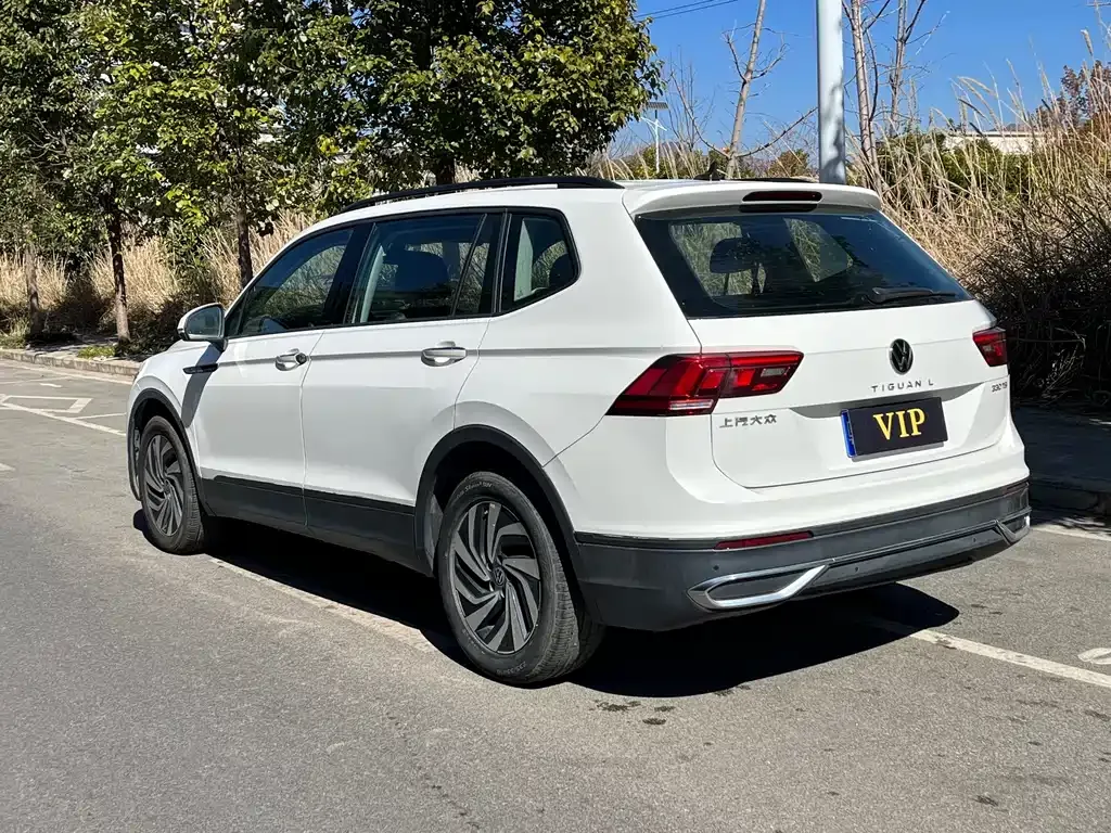 Volkswagen Tiguan L — фото 10