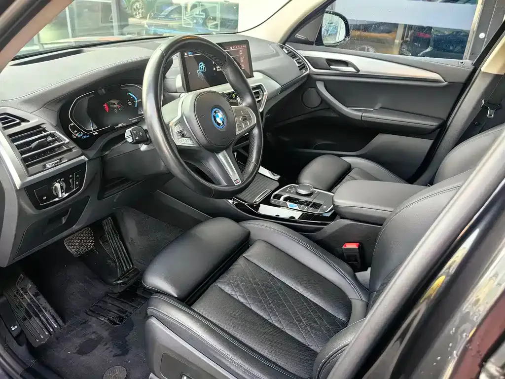 BMW iX3 — фото 2