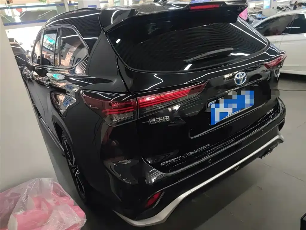 Toyota Crown Kluger 2023 из CN, фото 6