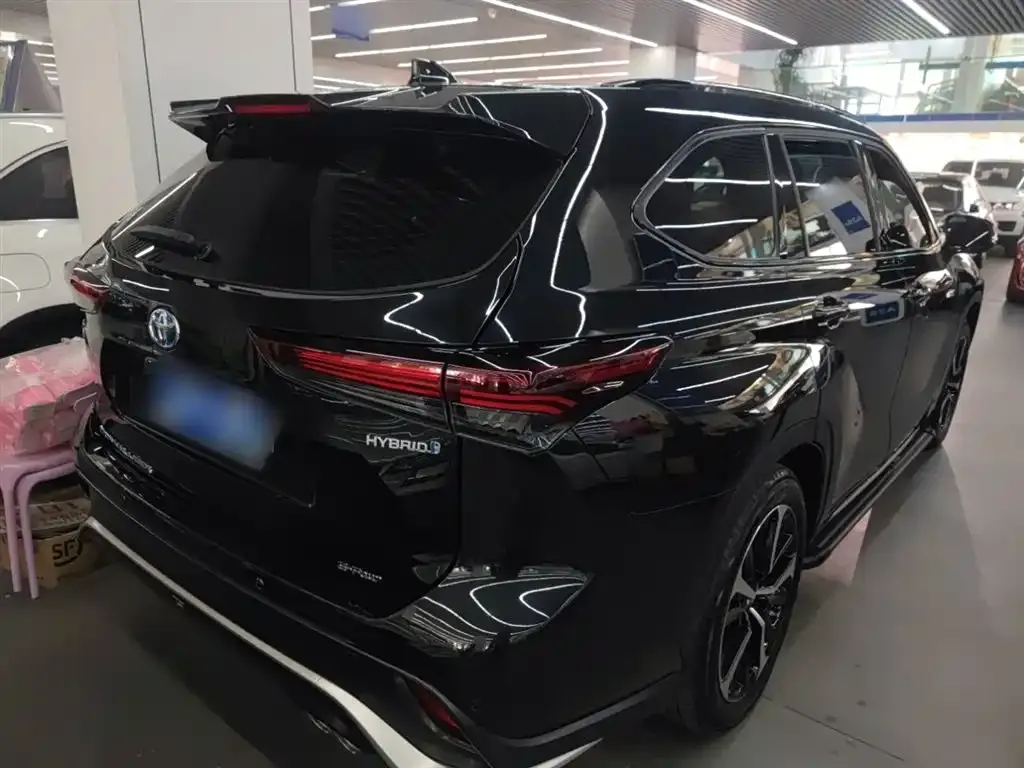 Toyota Crown Kluger 2023 из CN, фото 3