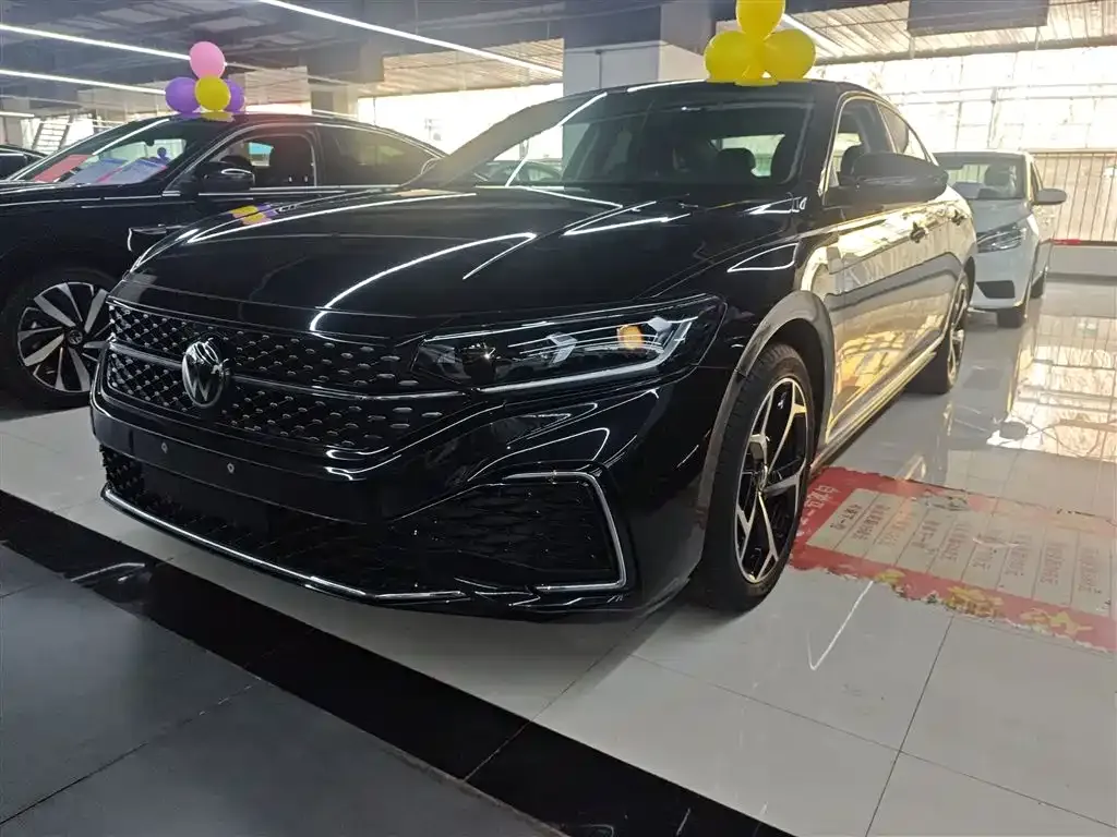 Volkswagen Passat 2023 из CN, фото 3