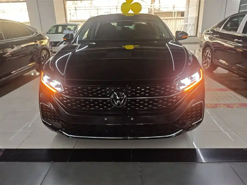 Volkswagen Passat 2023 из CN, фото 8