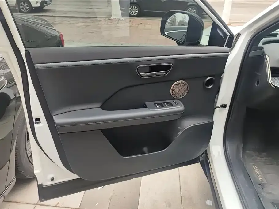 Toyota Platinum 3X 2025 из CN, фото 3
