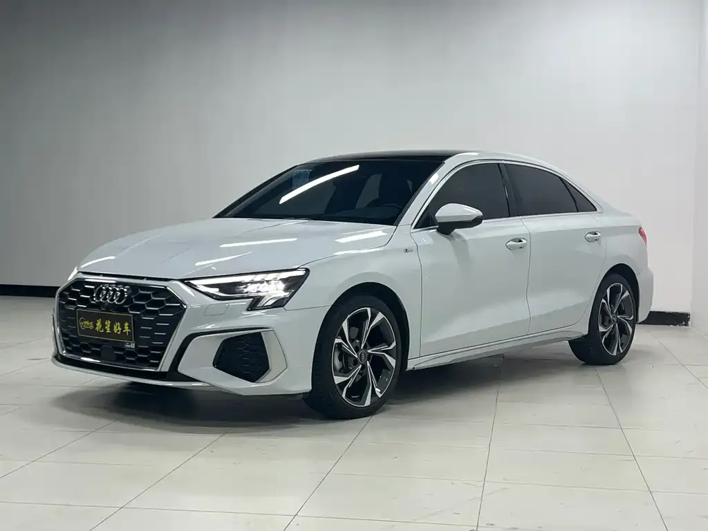 Audi A3 2023 из CN, фото 1