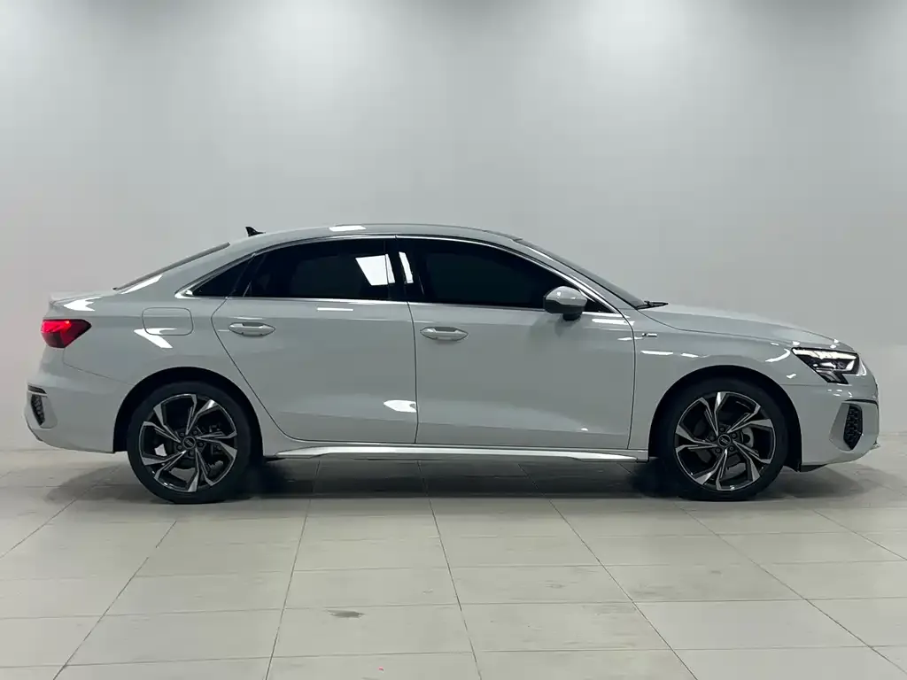 Audi A3 2023 из CN, фото 3