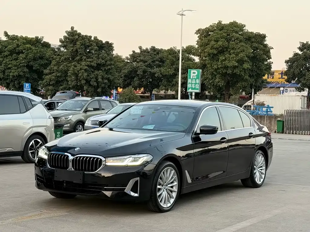 BMW 5 Series — фото 1