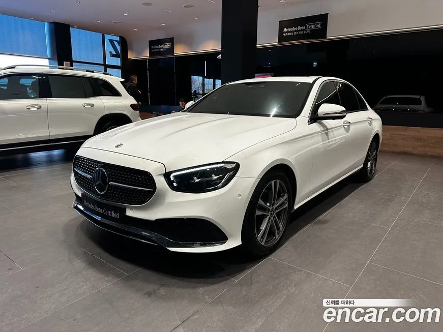 Mercedes-Benz E-Class — фото 1