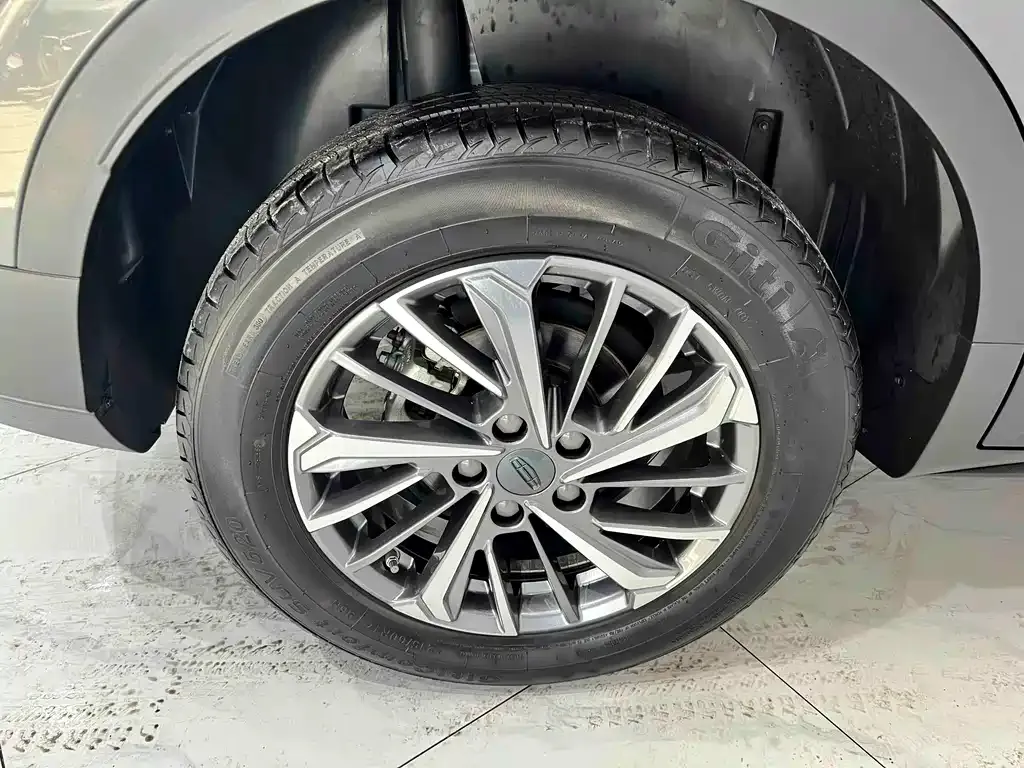 Geely Binyue — фото 10