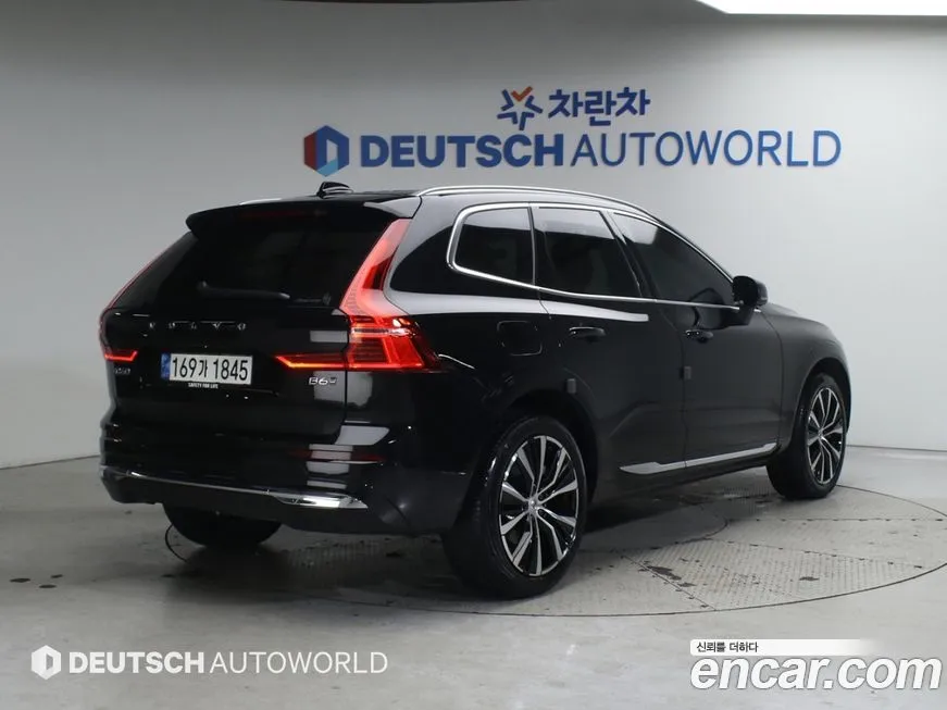 Volvo XC60 — фото 10