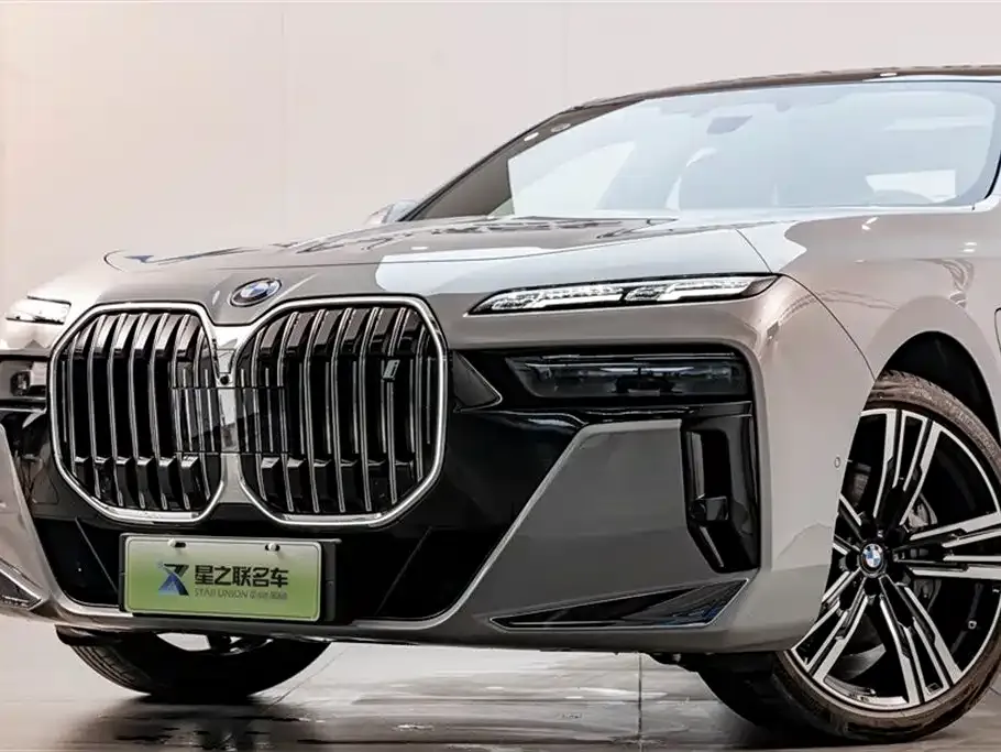 BMW i7 — фото 9