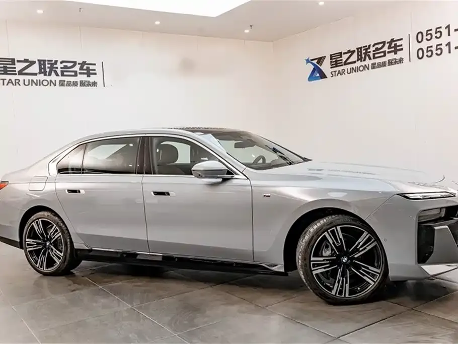 BMW i7 — фото 2