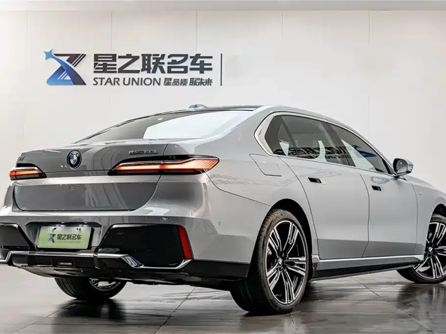 BMW i7 — фото 4