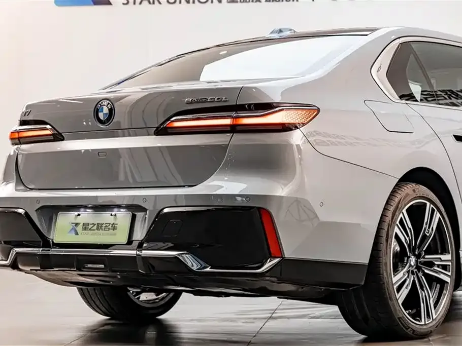 BMW i7 — фото 10