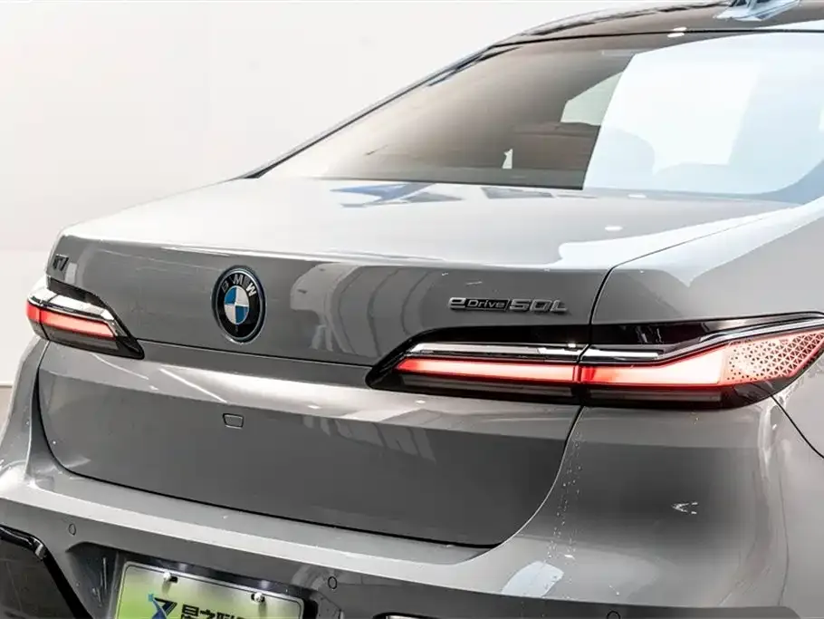 BMW i7 — фото 6