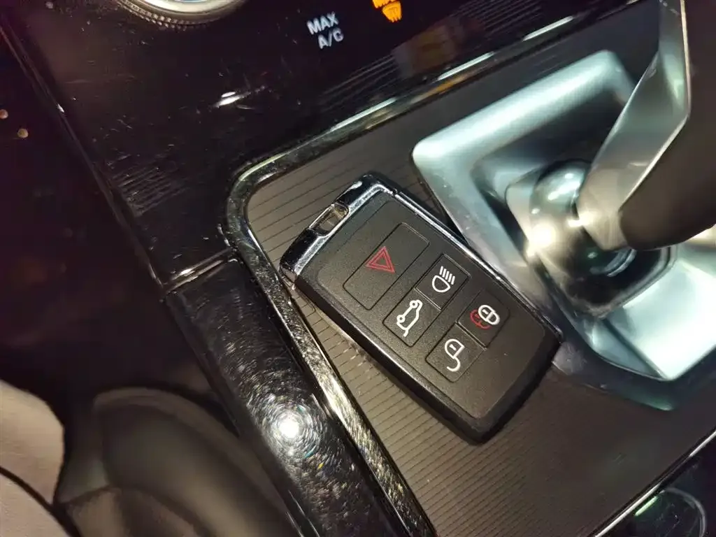 Land Rover Evoque 2021 из CN, фото 3
