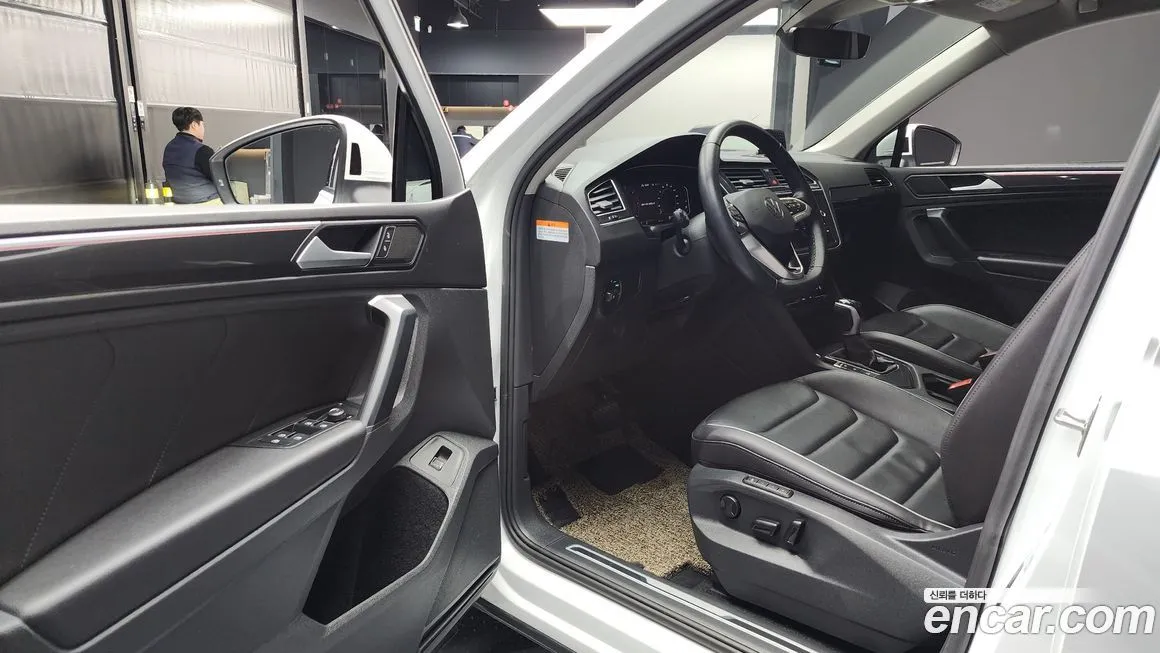 Volkswagen Tiguan — фото 7