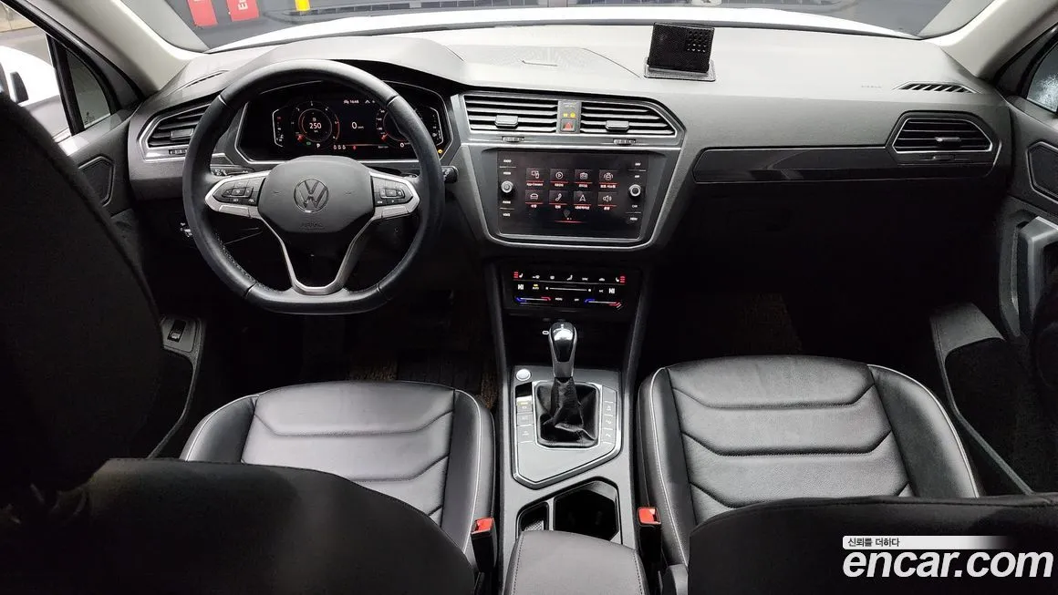 Volkswagen Tiguan — фото 8