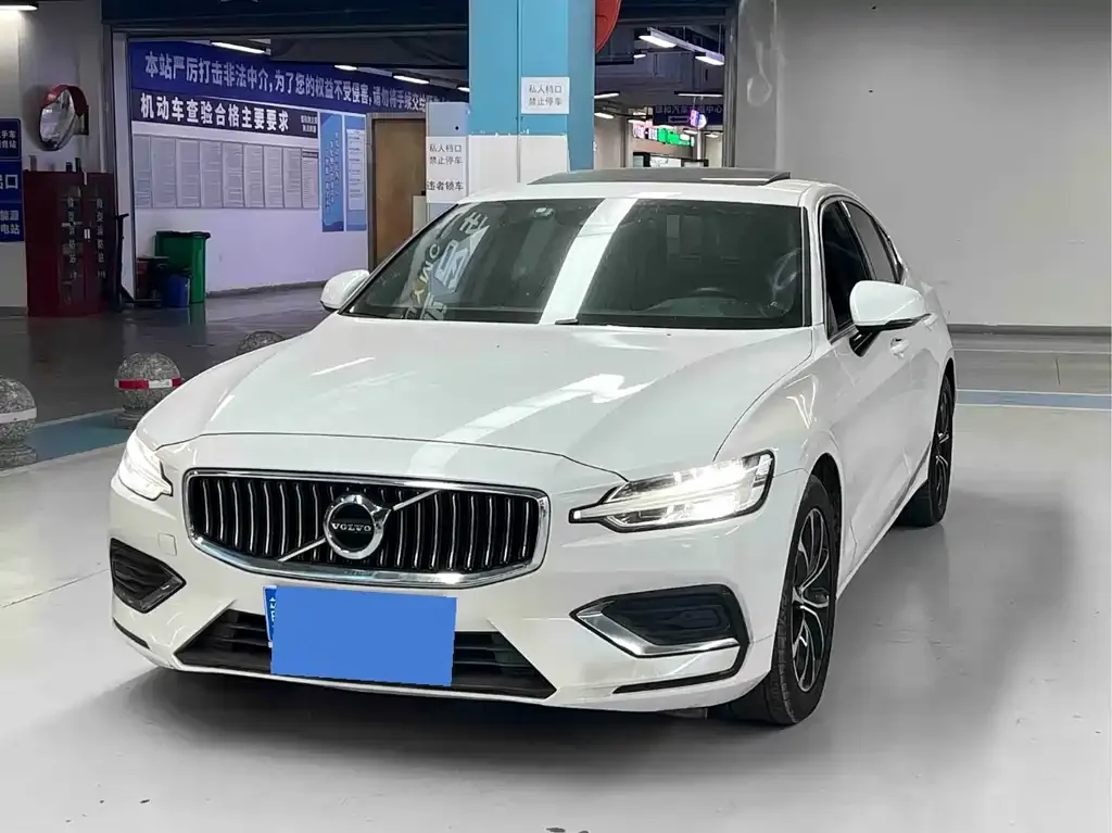 Volvo S60 2021 из CN, фото 1