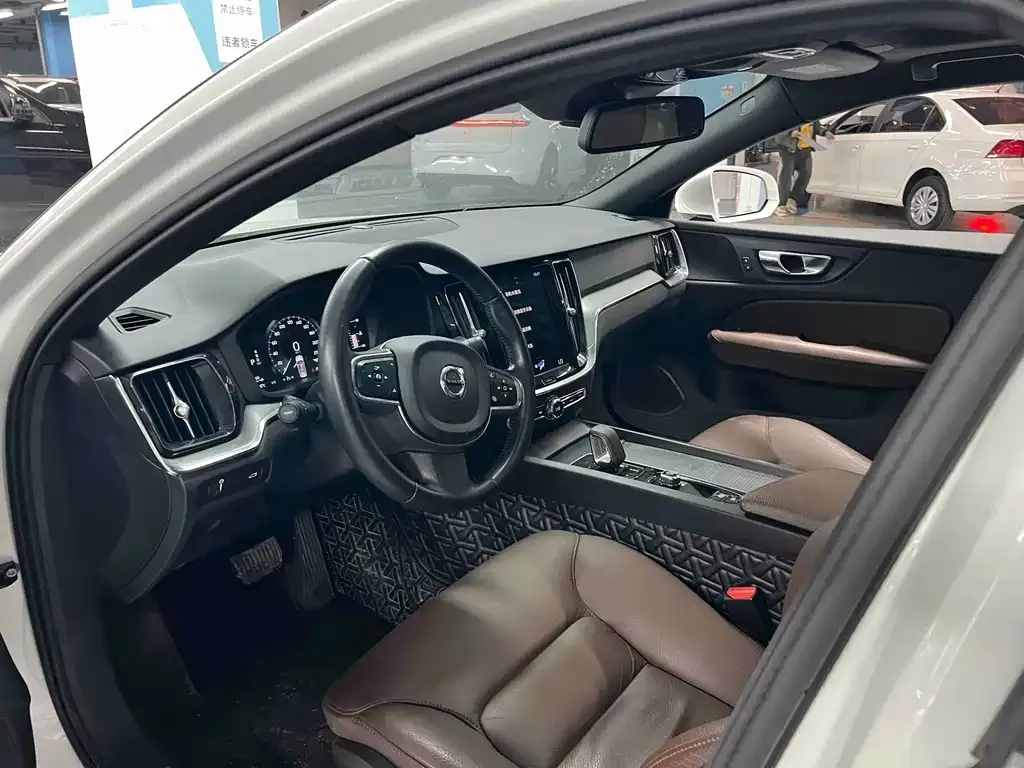 Volvo S60 2021 из CN, фото 4