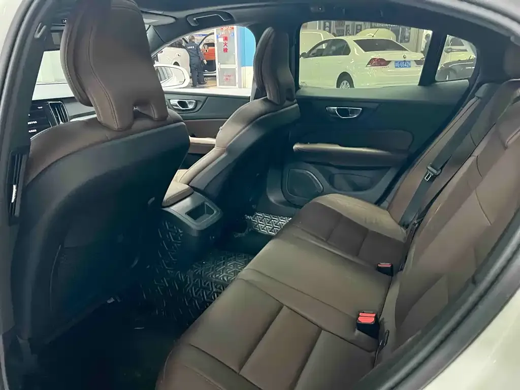 Volvo S60 2021 из CN, фото 2