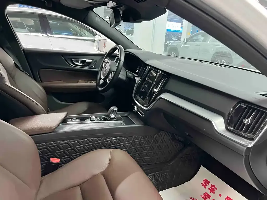Volvo S60 2021 из CN, фото 3