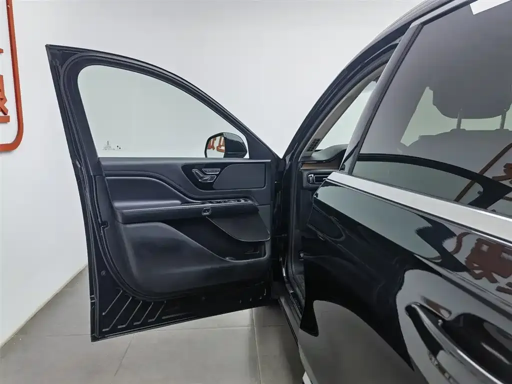 Lincoln Aviator 2023 из CN, фото 3