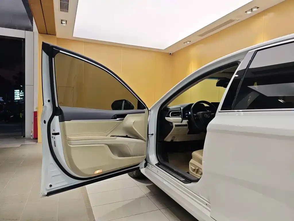 Toyota Camry 2023 из CN, фото 2