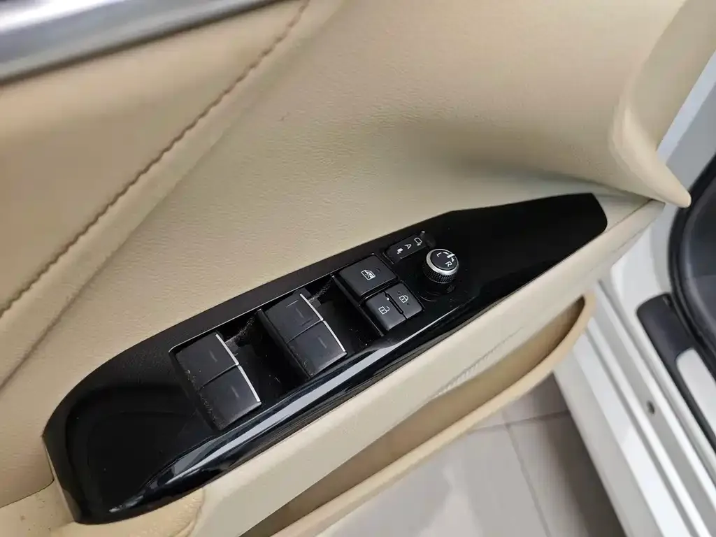 Toyota Camry 2023 из CN, фото 6