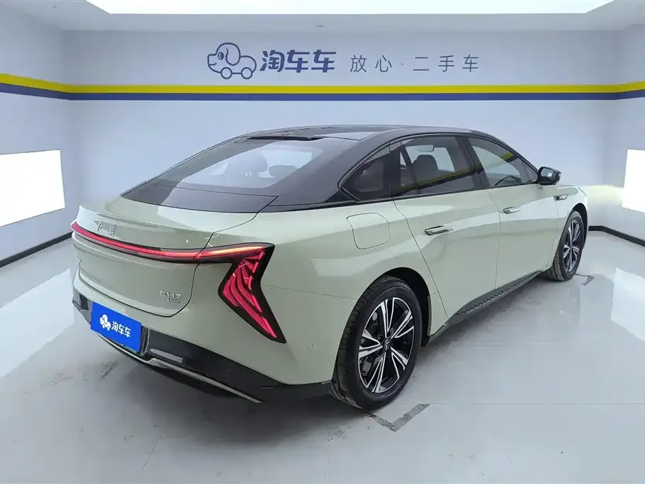Hongqi EH7 2024 из CN, фото 2