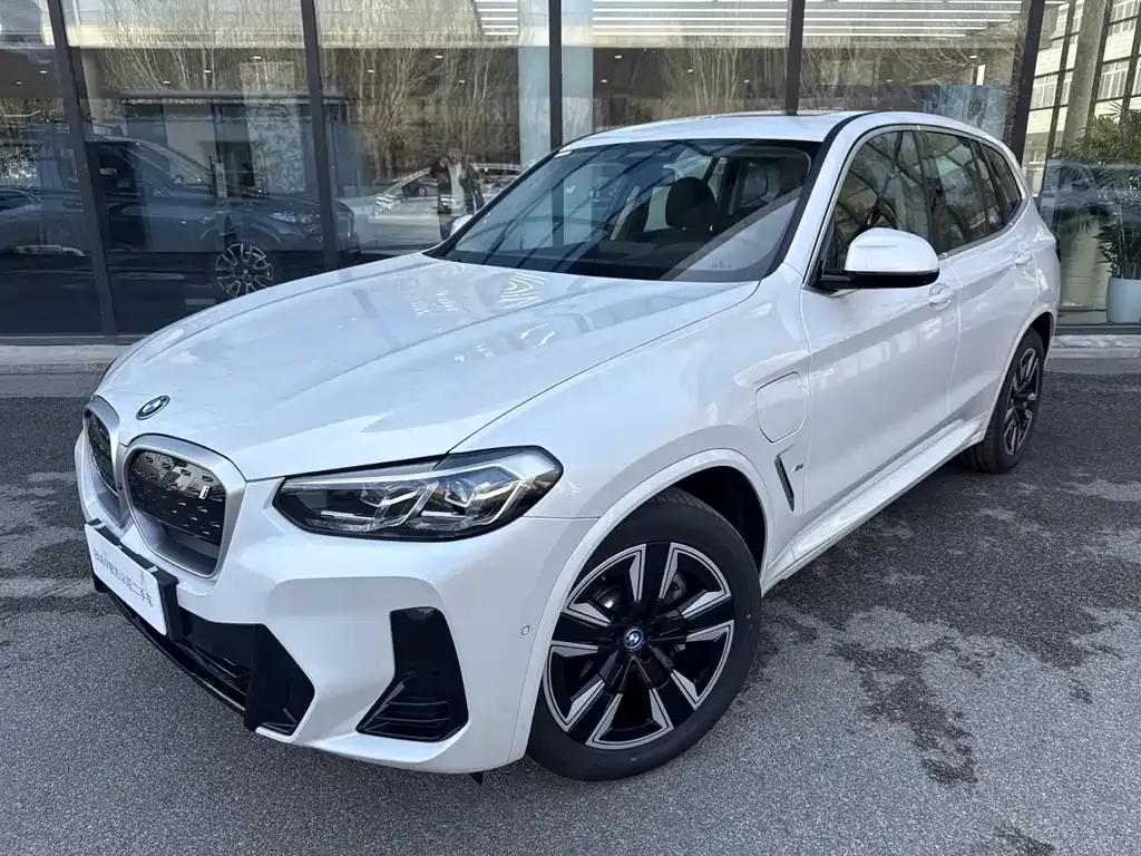BMW iX3 — фото 1
