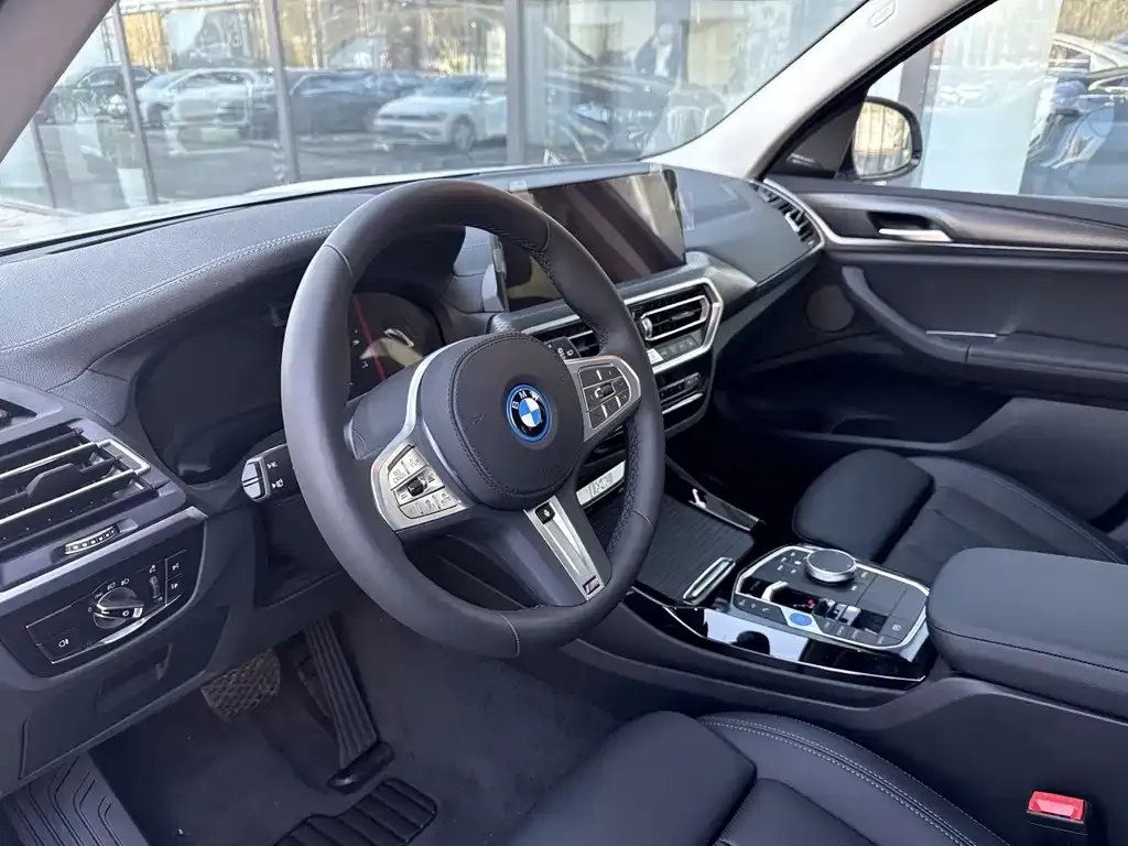 BMW iX3 — фото 3