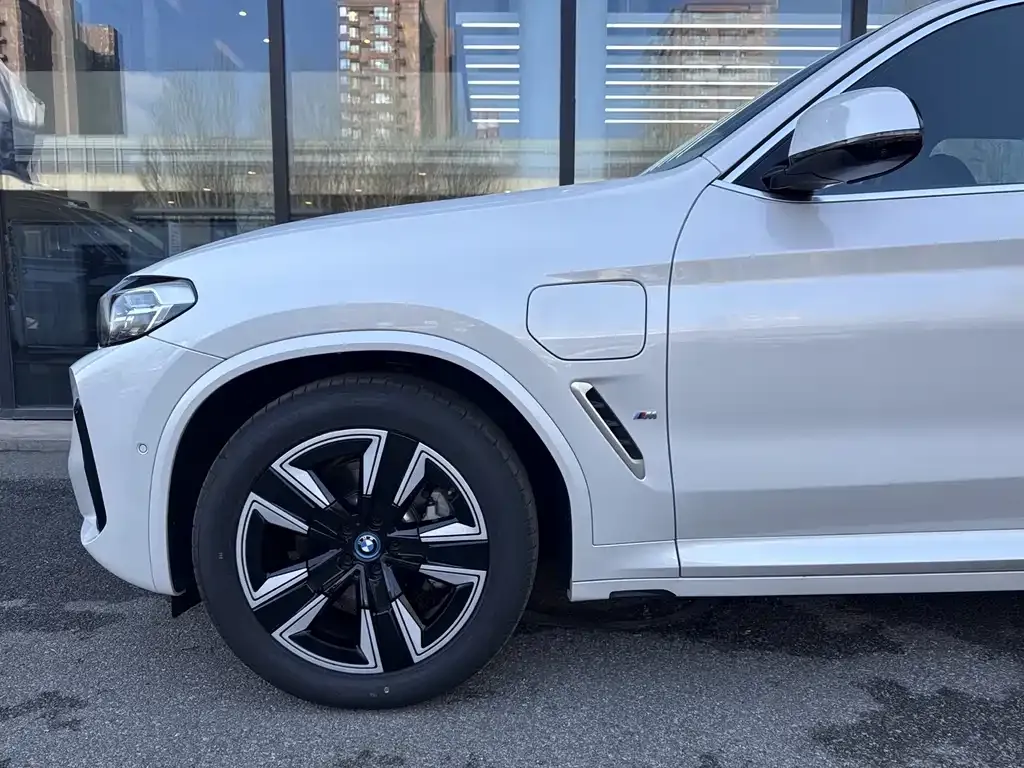 BMW iX3 — фото 2