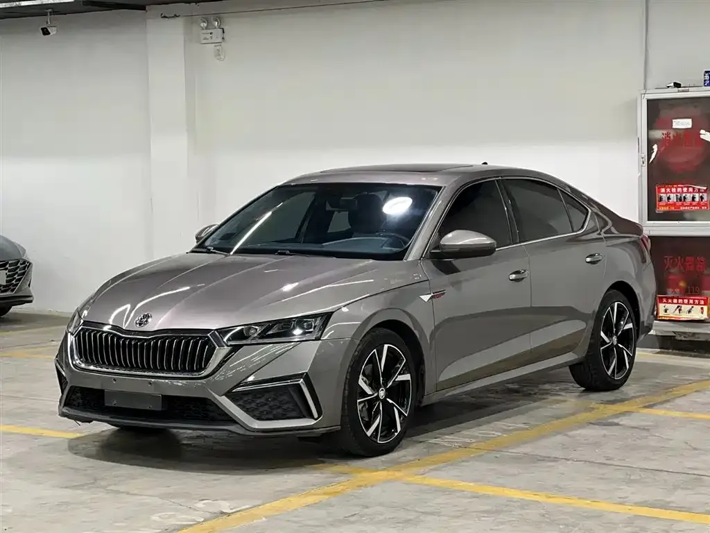 Skoda Octavia — фото 1