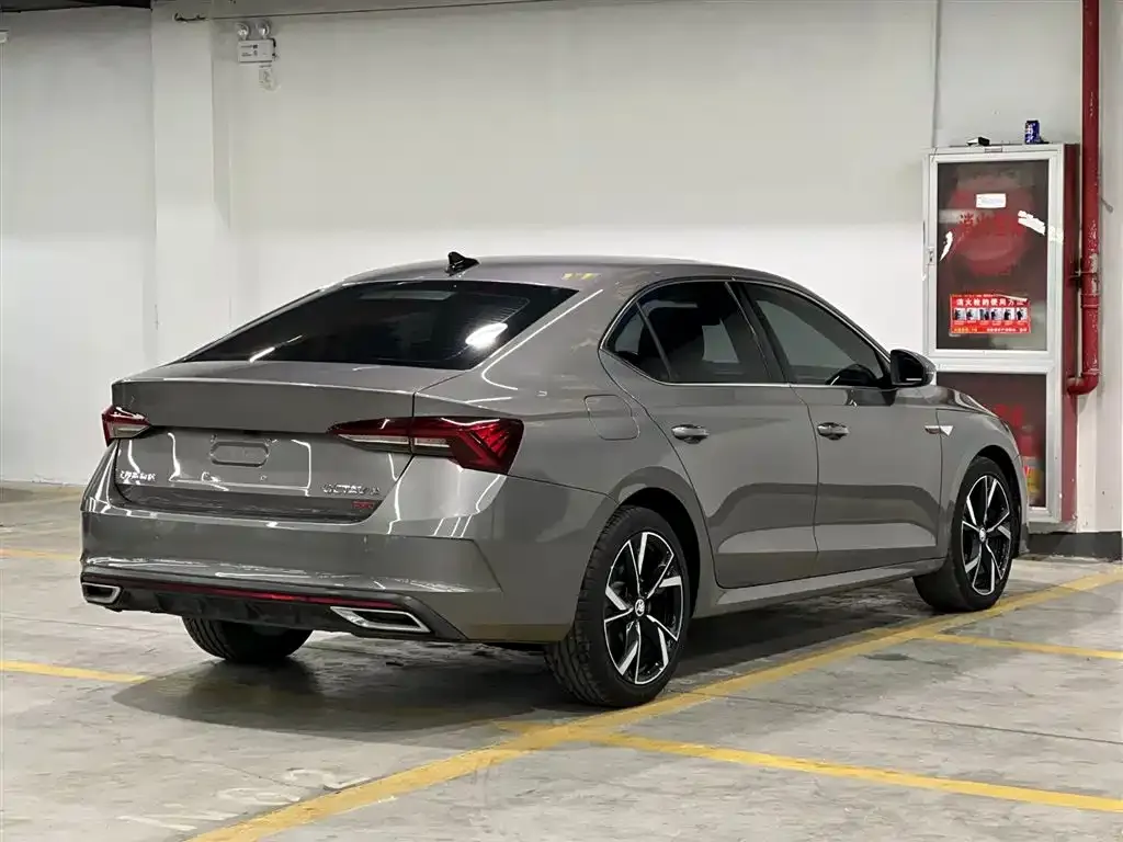 Skoda Octavia — фото 10