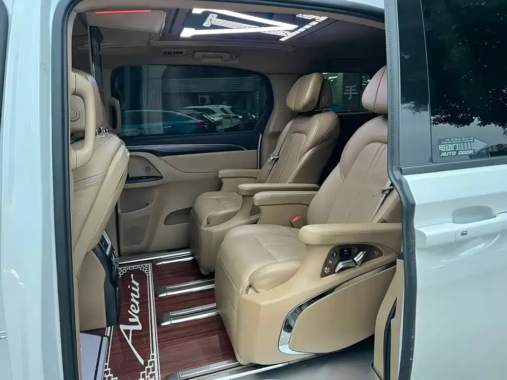 Buick GL8 2021 из CN, фото 2
