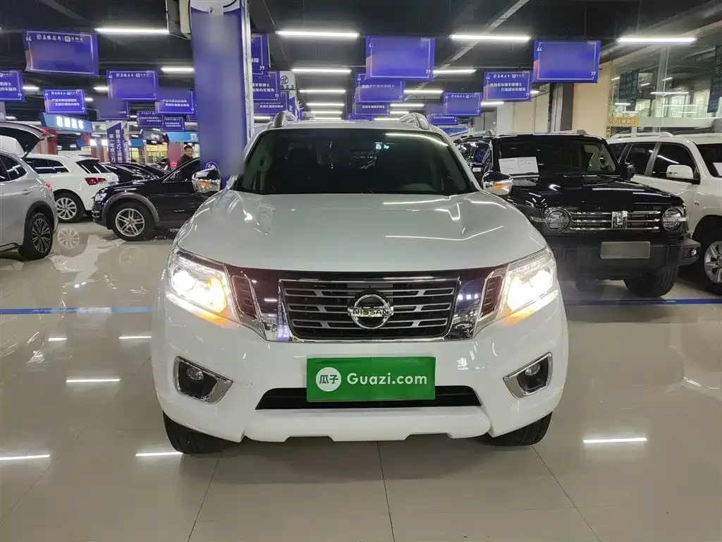 Nissan Navara 2022 из CN, фото 2