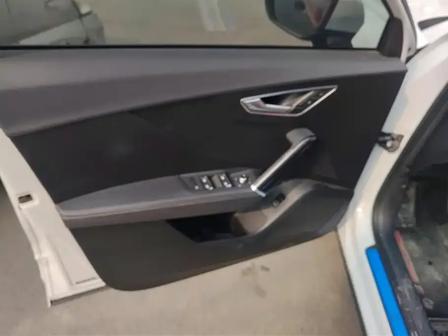 Audi Q2L 2023 из CN, фото 7