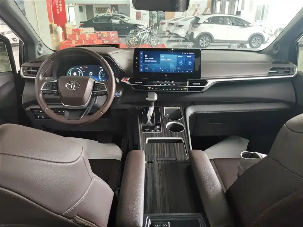 Toyota Sienna 2024 из CN, фото 9