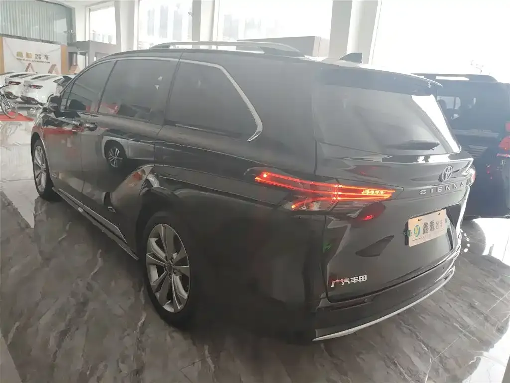 Toyota Sienna 2024 из CN, фото 4
